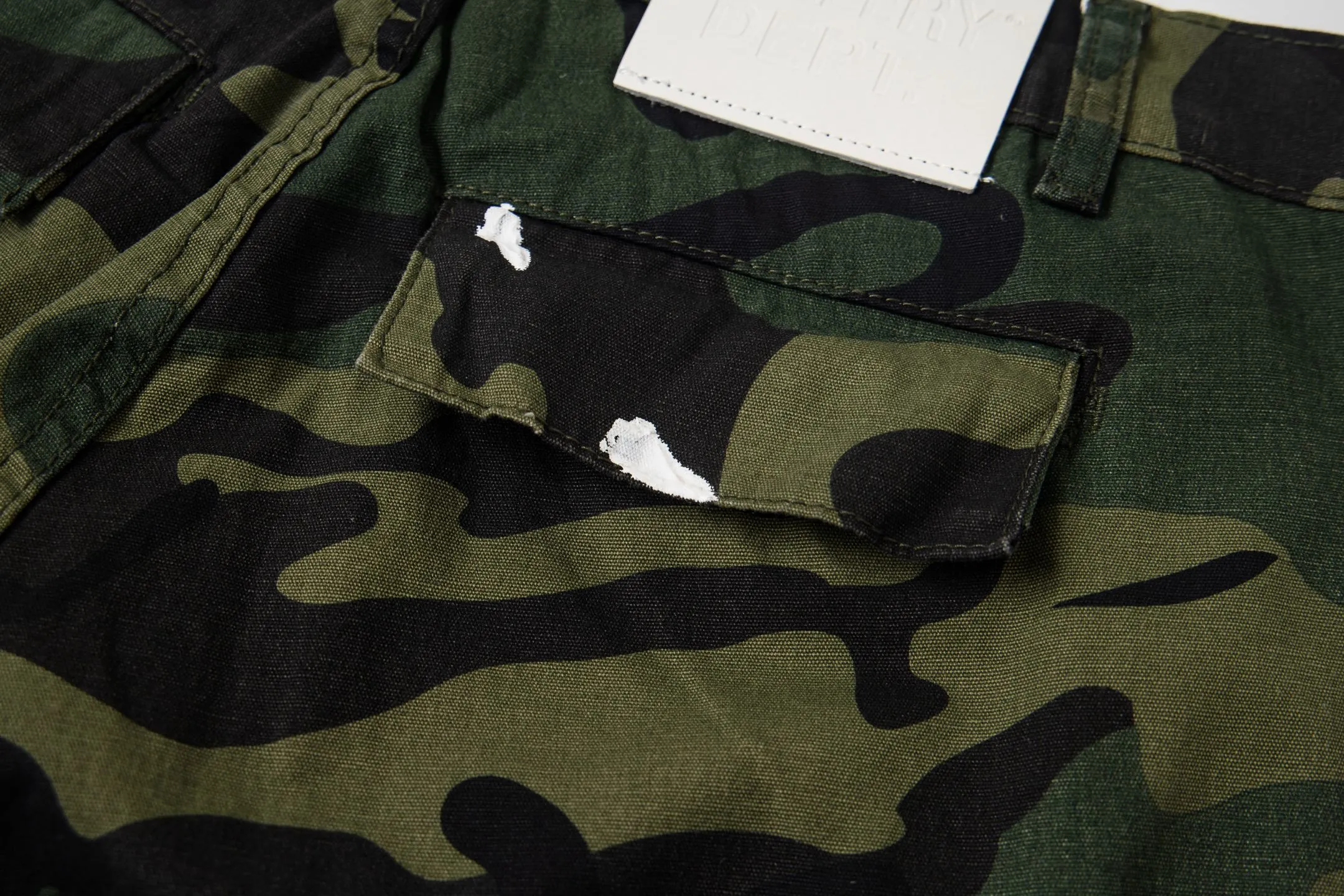 #8208 P260💰 GALLERY DEPT leopard print camouflage splash ink splicing overalls high street retro American casual trousers. Original purchased and patterned to truly restore the ultimate texture of Vintage. The whole splicing is in heavy water washing process. Craftsmen hand splash ink. You can see the details. Three-dimensional cutting version. Loose and comfortable. Not picky on the figure. Makes taller and slimmer. Seiko factory. Original quality control. Same style for men and women. Can be matched with couples. Versatile recommendation. Essential jeans for all seasons Color: Camouflage